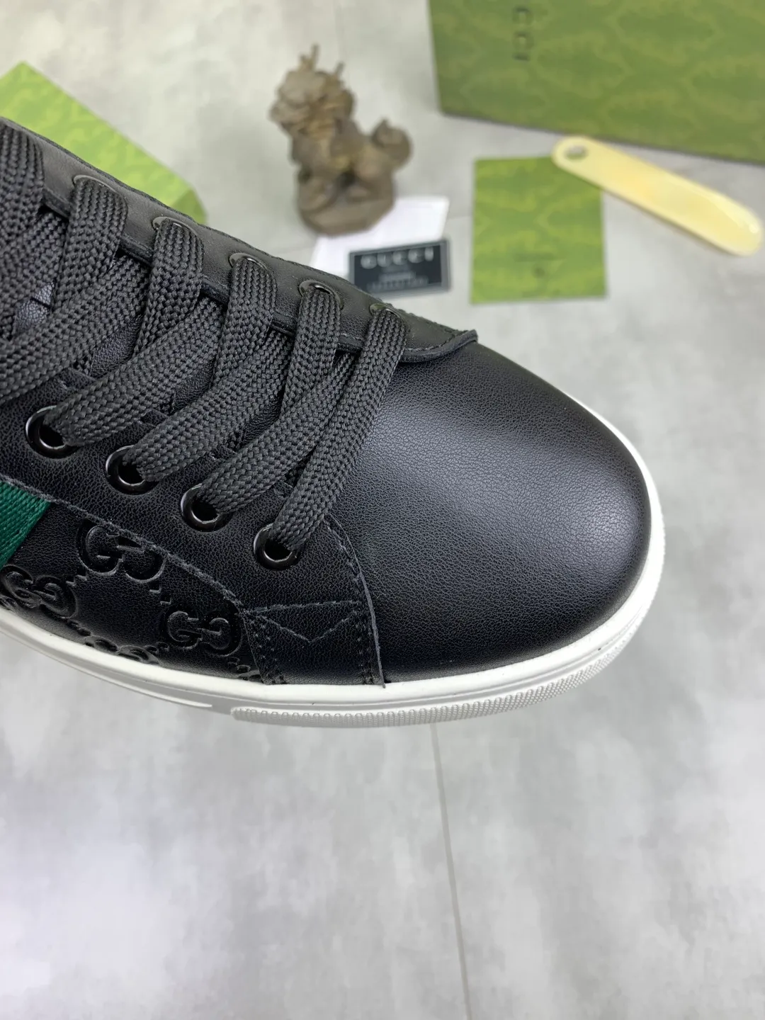 Men's Men's Shoes P420 💰[New Style] 🆘 The latest model from Gucci's official website🎁Classic casual and fashionable men's shoes👟Hot style💥Simple and elegant style, exclusive for trendy men. Unique latest brand elements from the official website👑Gucci original decoration, fashionable and generous, made of original soft calfskin fabric➕Comfortable soft sheepskin lining ✅The official website specifies wear-resistant rubber outsole_full of elasticity, classic model taken in real life🎬Color: 2️⃣colors available😍Number: 38-44